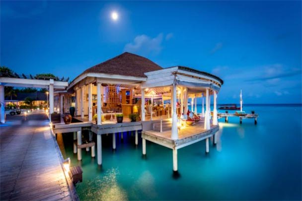 CENTARA-GRAND-ISLAND-MALDIVES-bar-evening-photo