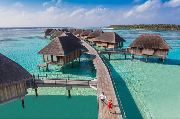 CLUB-MED-KANI-MALDIVES-water-villa-couple-running
