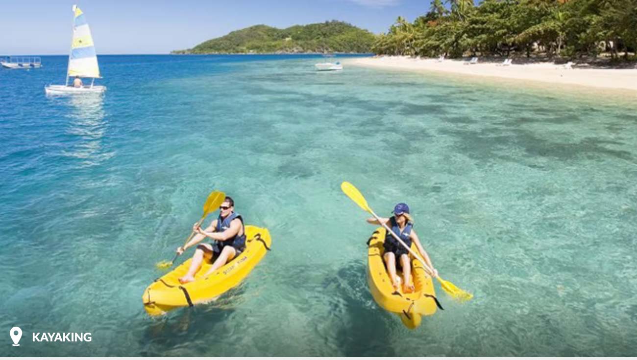 Malolo-Island-couple-kayaks