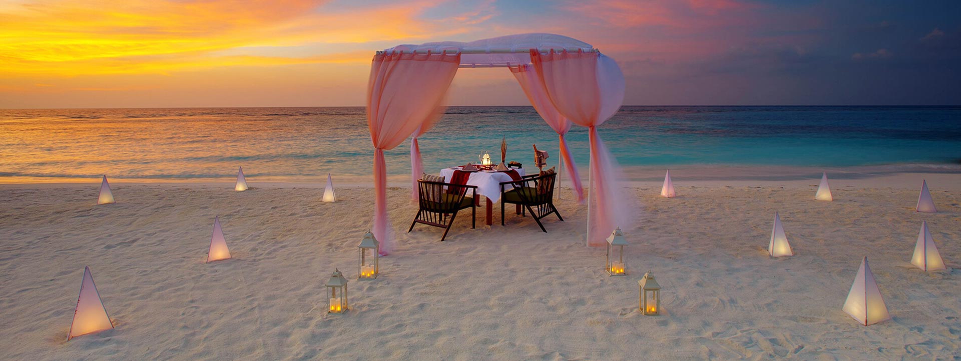 OBLU-SELECT-AT-SANGELI-MALDIVES-beach-dining-romantic
