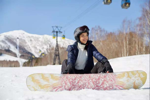 TOMAMU-HOKKAIDO-skiboarding-girl-model