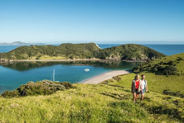 GRAND-TOUR-NEW-ZEALAND-holiday package-field
