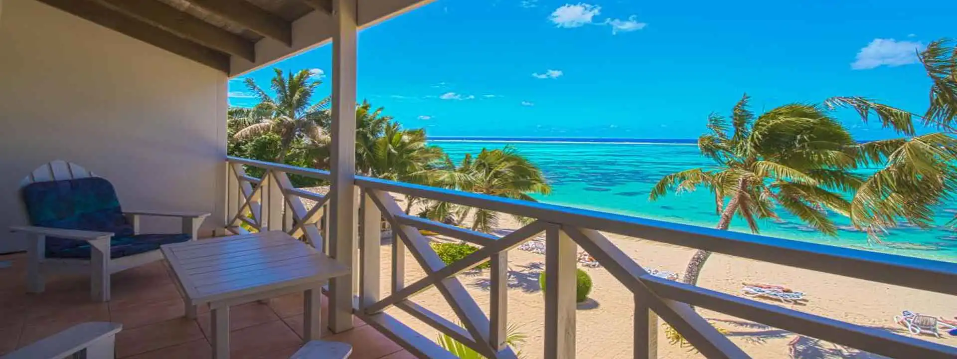 MOANA-SANDS-BEACH-FRONT-HOTEL-Cook-Islands-balcony-view-ocean