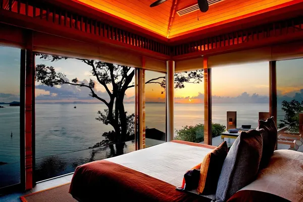 PHUKET-HOLIDAY-luxury-pool-villa-resort-bed