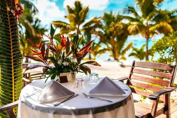 TAMANU-BEACH-Cook-Islands-dining-tropical-pants