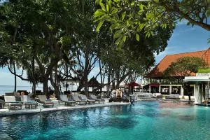 PURI-SANTRIAN-BALI-HOLIDAY-PACKAGEs-main-pool