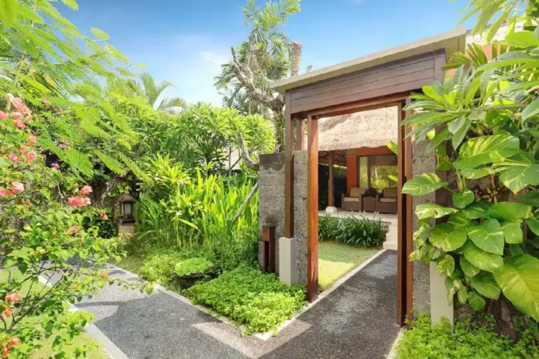 LEGIAN BEACH HOTEL Deluxe-Garden-Villa-1024x683 copy