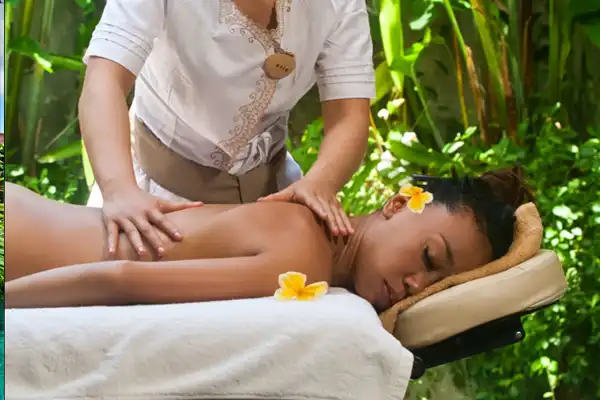 MACA VILLAS SPA massage table