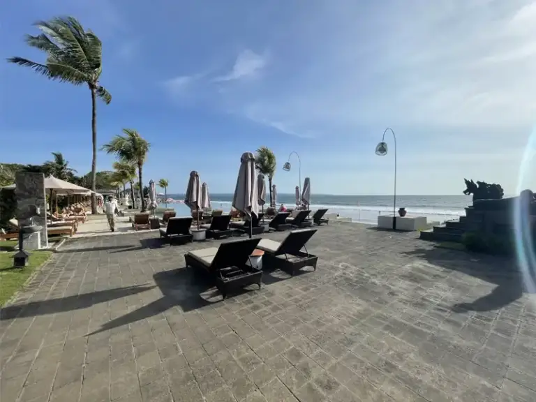 SEMINYAK BEACH RESORT lounges and pool