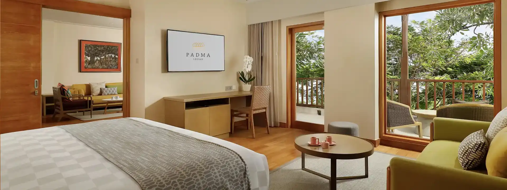 DELUXE SUITE king bed Padma Resort Legian