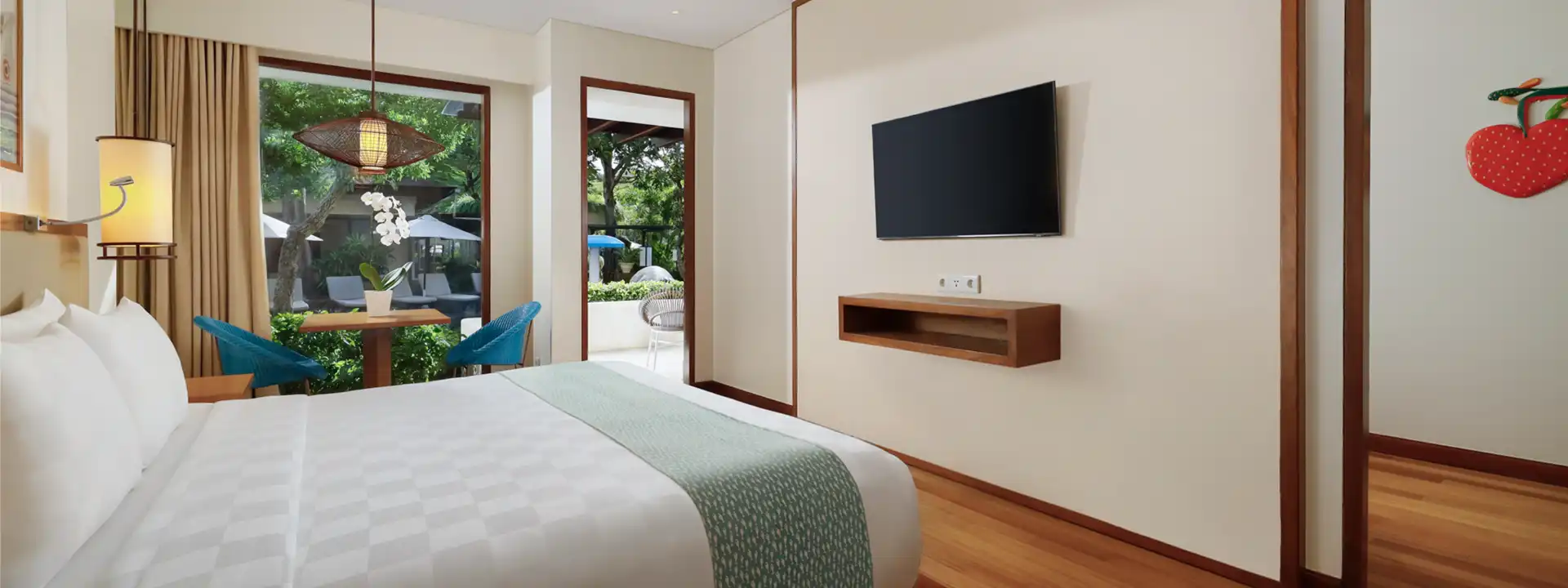 FAMILY ROOM GROND FLOOR Padma Resort king bed