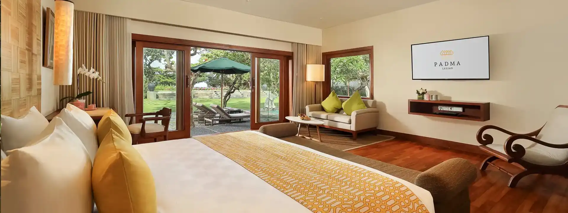 PRESIDENTIAL SUITE Padma Resort Legian King Bed garden view