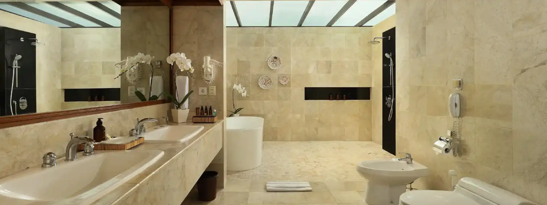 PRESIDENTIAL SUITE Padma Resort Legian bathroom