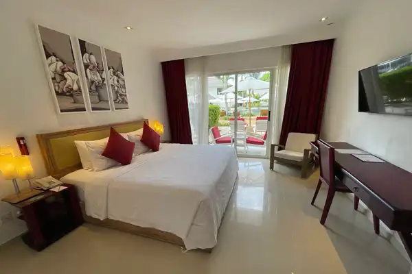 BLU ZEA pool view room