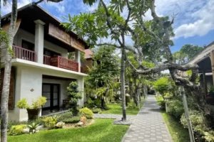 GRIYA SANTRIAN SANUR deluxe room garden walkway
