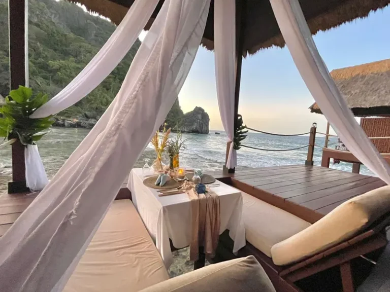 PHILIPPINES-CAUAYAN-ISLAND-RESORT-sunbeds-image