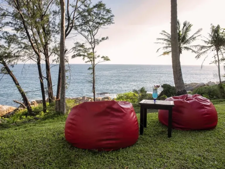 THAILAND-CENTARA-VILLAS-PHUKET-holiday-deal-chairs-image