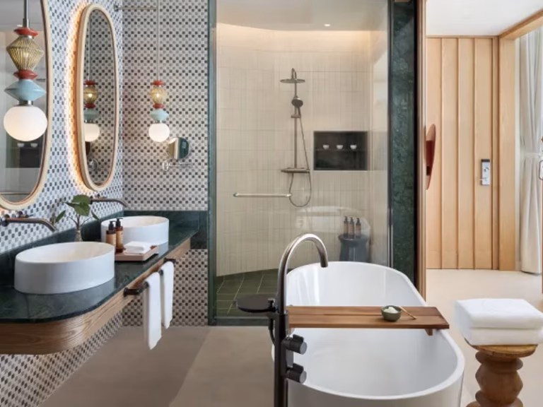 CENTARA GRAND LAGOON MALDIVES 1 bedrooom bathroom