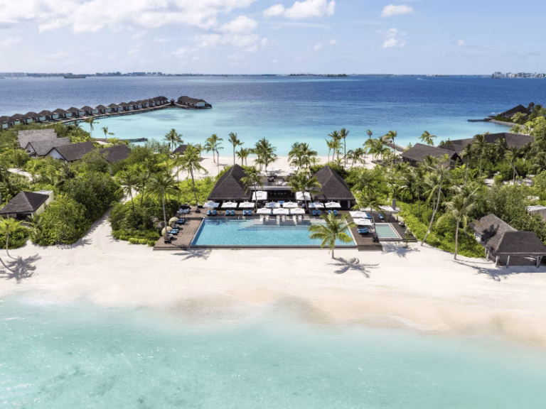 DusitD2 Feydhoo Maldives beach