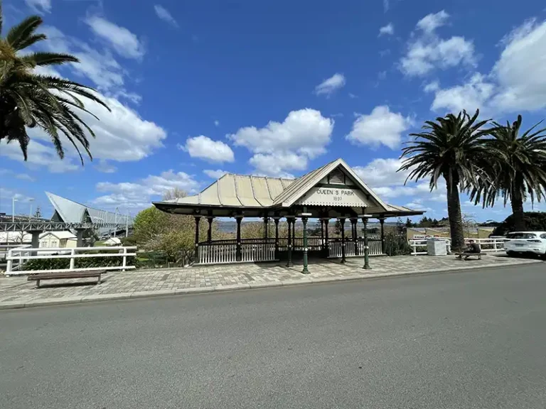 ALBANY Queens Park bus shelter