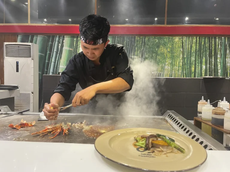 ANATARA ULUWATU Sono Teppanaki chef lemon and crabs