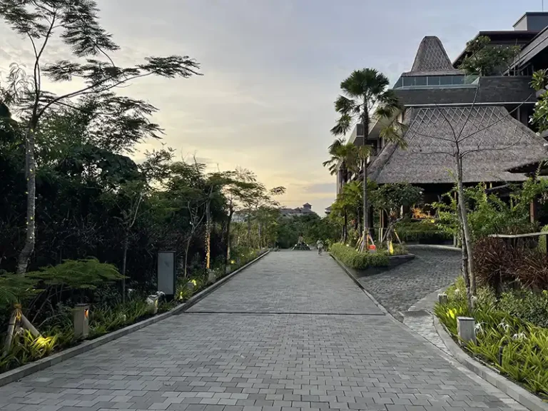Holiday Inn Canggu front driveway to reception area