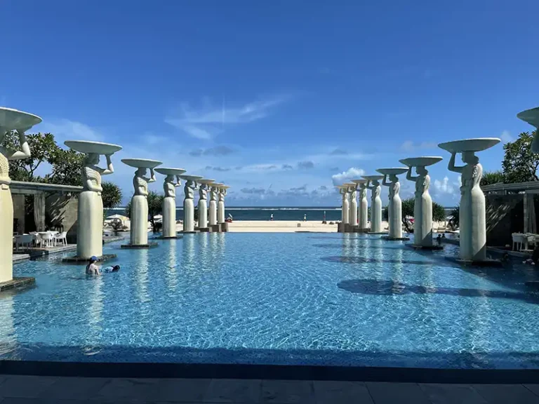 MULIA HOTEL main pool statues view to ocean