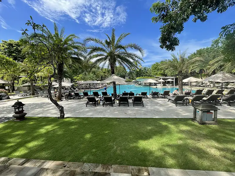 PADMA LEGIAN RESORT view from shade and palms to pool