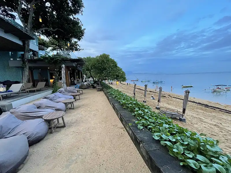 SANUR BALI beach in front of the Maya Hotel